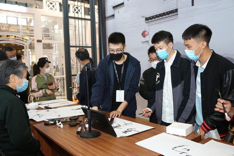 小山俩坐青山绿指什么生肖,警惕虚假宣传,科学解答解释落实